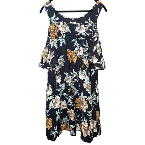 Beautiful Flowy Floral Dress - NWT - Size Medium - Picture 1 of 10